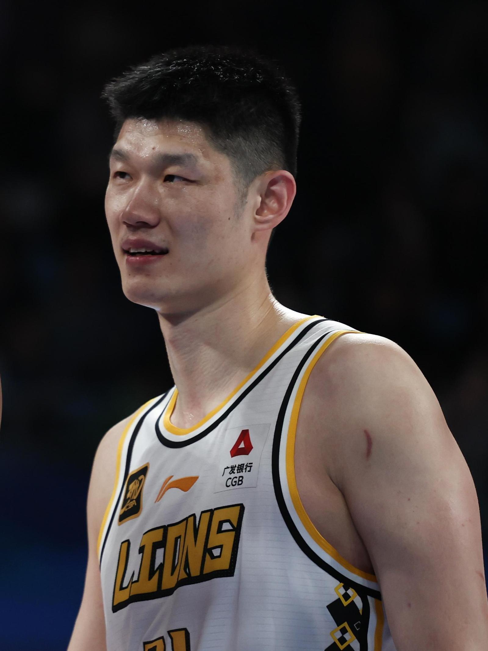 华体会hth-球员在职业比赛中的个人表现和风采  第2张